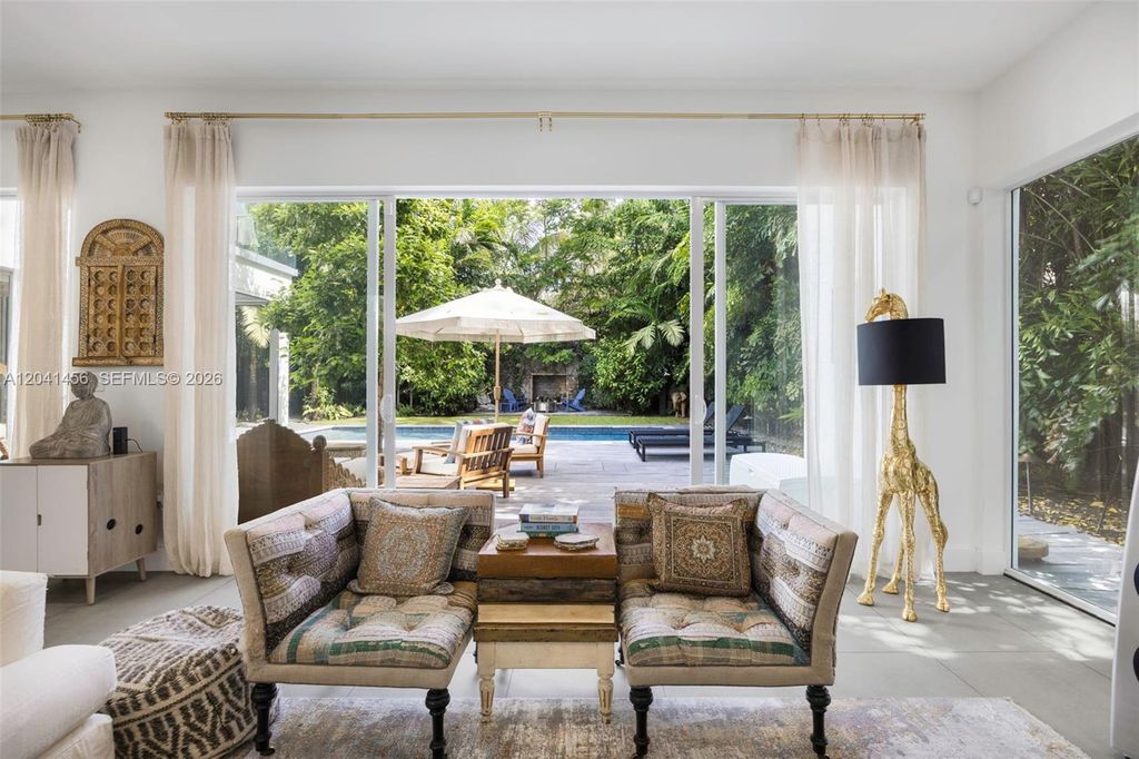 Apartment in Miami - View 4