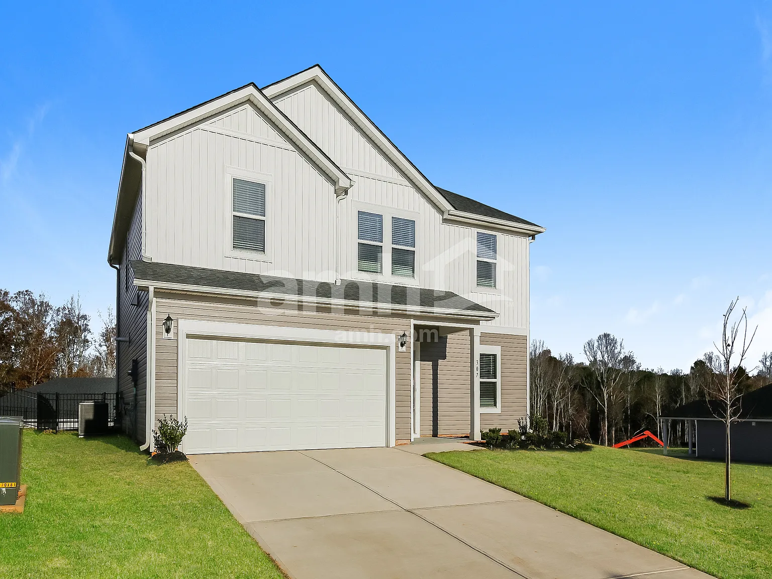 4 bed, 2.5 bath, 2345 sqft, $2,305 — Photo 2
