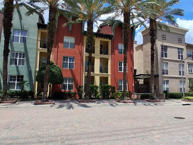 2402 W Azeele St #417 — Photo 2