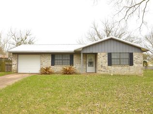 1205 West Cir, Brenham, TX 77833