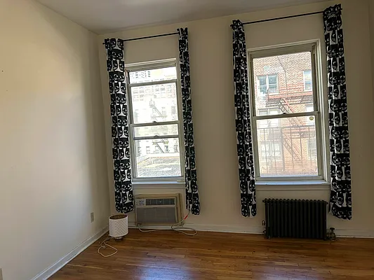 Rented by Eric Goodman Realty Corp | media 4