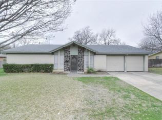3844 Sagebrush Rd, Benbrook, TX 76116