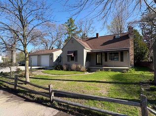 225 Lagoon Beach Dr, Bay City, MI 48706