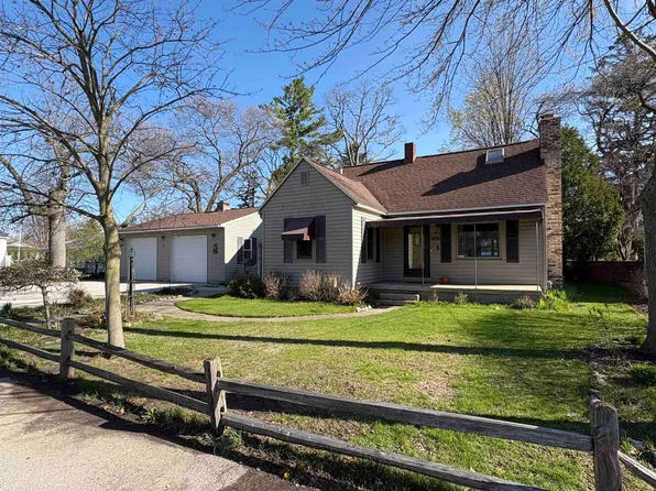 225 Lagoon Beach Dr, Bay City, MI 48706