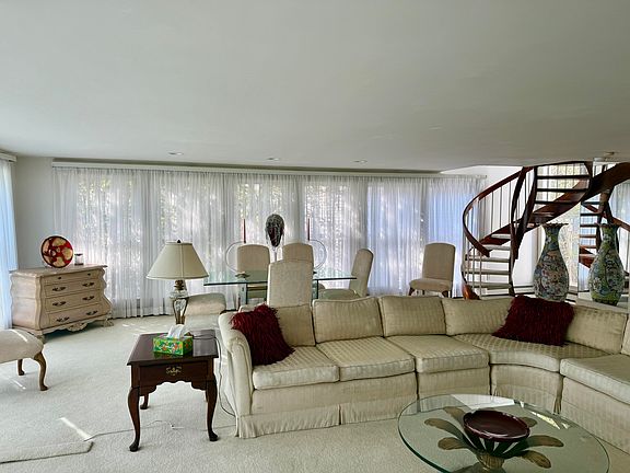 3rd image of 404 Ocean Street