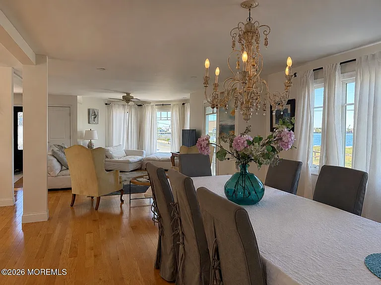 550 Whiting Ave — Photo 7