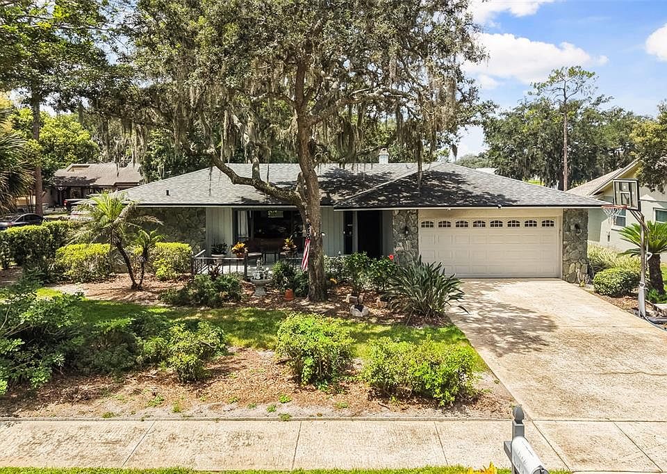 1st image of 260 QUEENSBERRY COURT