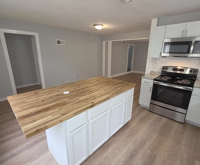 724 N Willis Ave — Photo 7