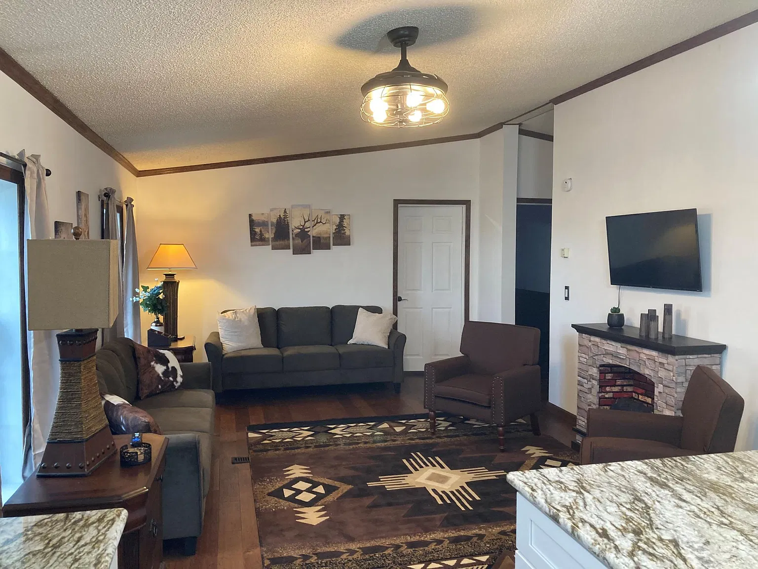 4 bed, 2340 sqft, $2,600 — Photo 4