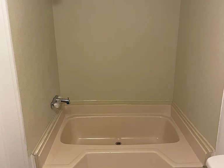 102 Acorn Ln — Photo 10