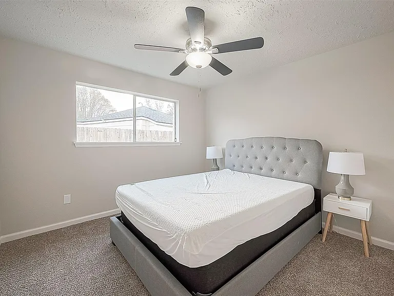 6107 Sanford Rd — Photo 34