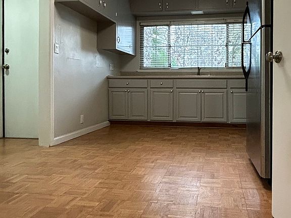 4th image of 1333 Jefferson St APT D
