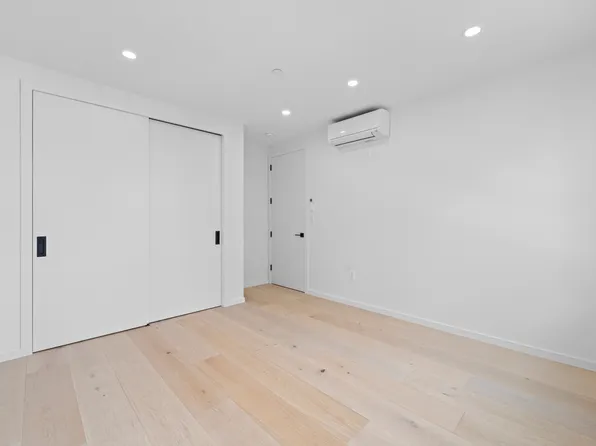 366 Harman Street image 13 of 20