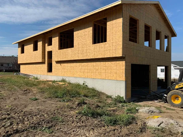1403 Millie Ln, Yankton, SD 57078