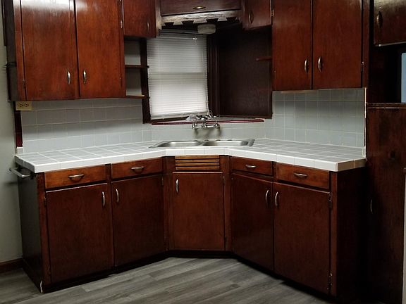 3rd image of 3638 Curtiss St