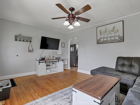 4th image of 954 Woodlawn Ave