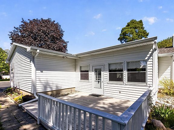 4th image of 1323 Joseph St