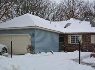 2611 Lake Court Dr, Saint Paul, MN 55112