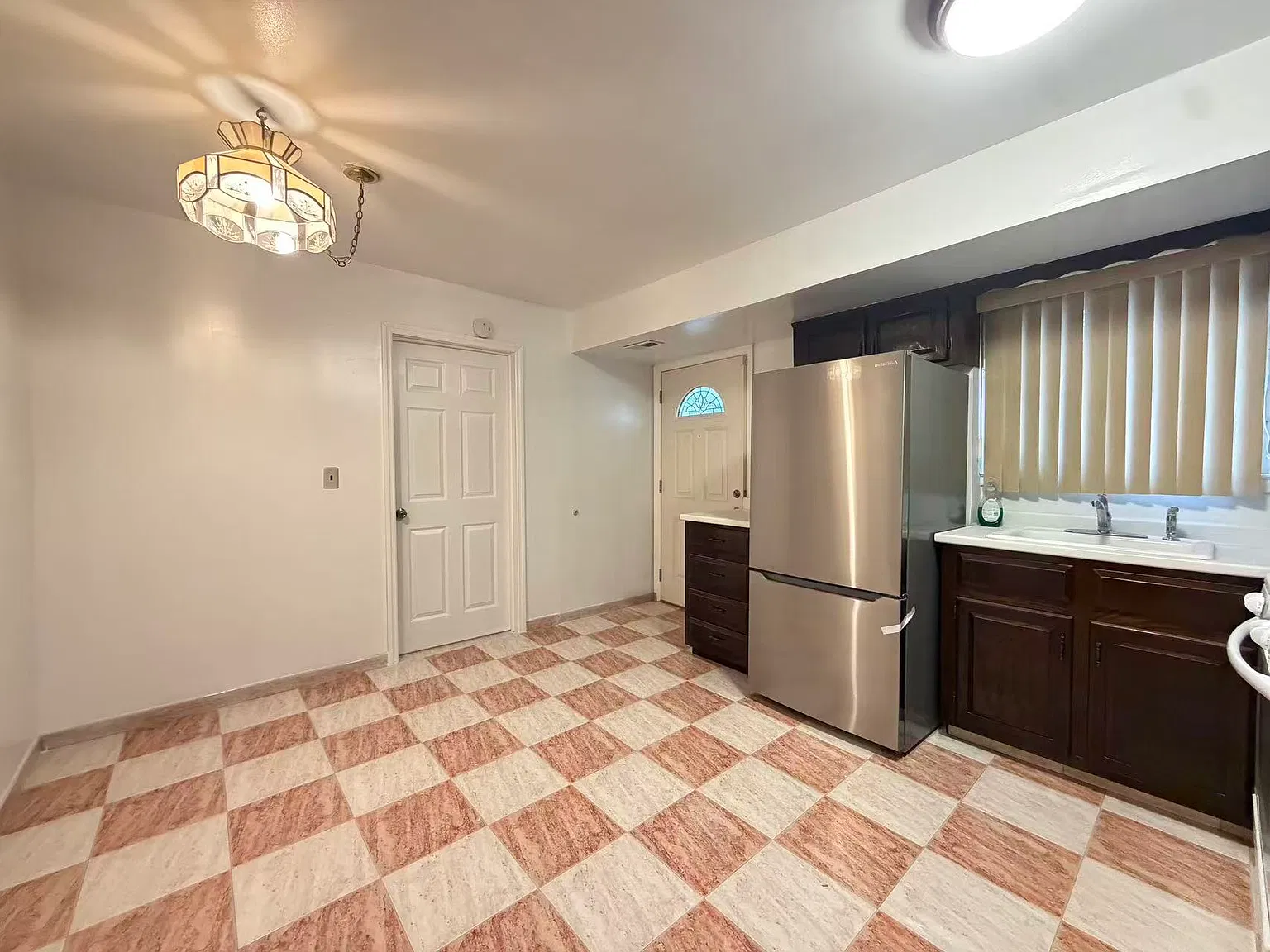 1 bed, 600 sqft, $1,900 — Photo 2