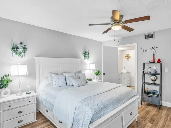 329 Knotty Pine Circle #A-2, Greenacres, FL 33463