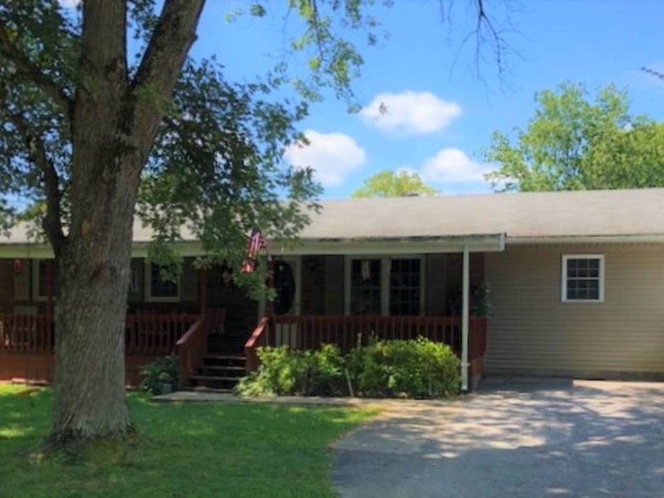 1st image of 806 Valley View Dr