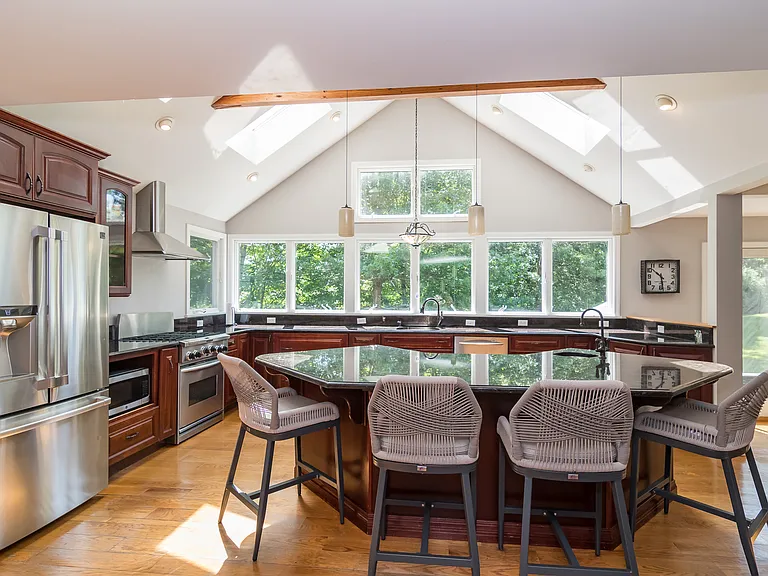 132 Pelham Island Rd — Photo 3