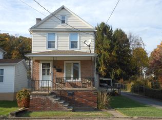 32 Sobieski St, Hanover Township, PA 18706