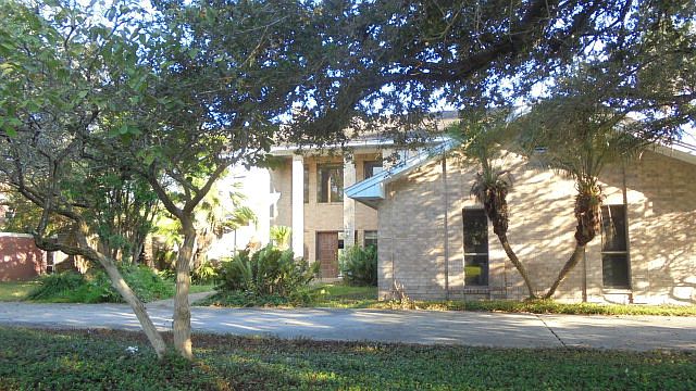 1st image of 2951 Lazy Lake Dr