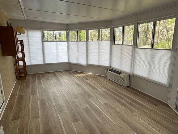 5th image of 102 Norway Ln