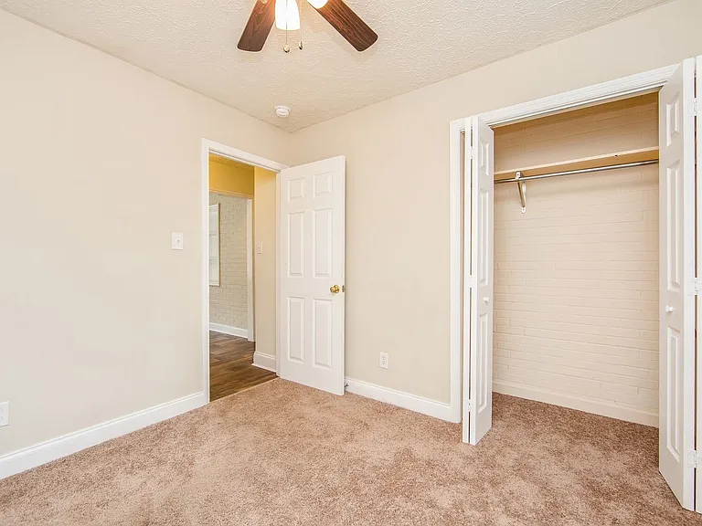 1203 Turnpike Rd — Photo 32