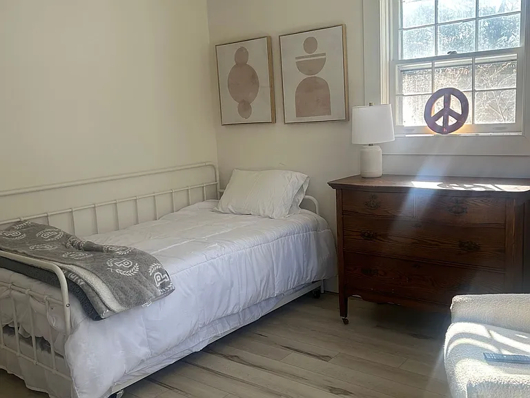 527 Zena Rd — Photo 3