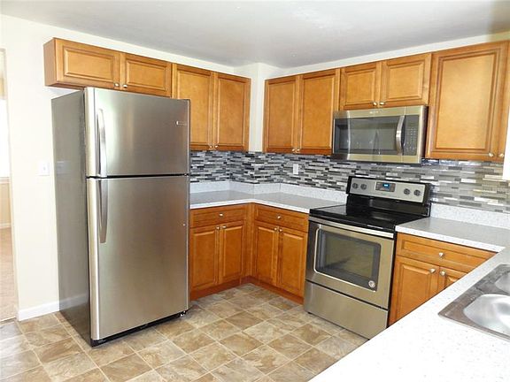 4th image of 355 S Echo Dr