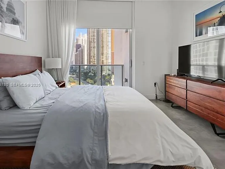 17550 Collins Ave #CU-1205 — Photo 33