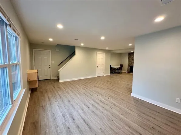 1258 Creekside Ct SE, Smyrna, GA 30080