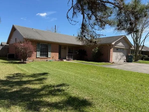 9260 Meadowbend Dr, Beaumont, TX 77706
