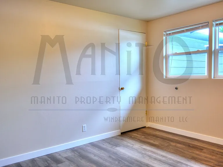 1654 E Decatur Ave — Photo 13
