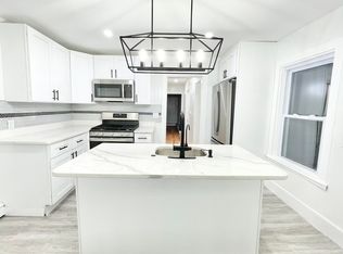 22 Clinton St FLOOR 2, Mansfield, MA 02048