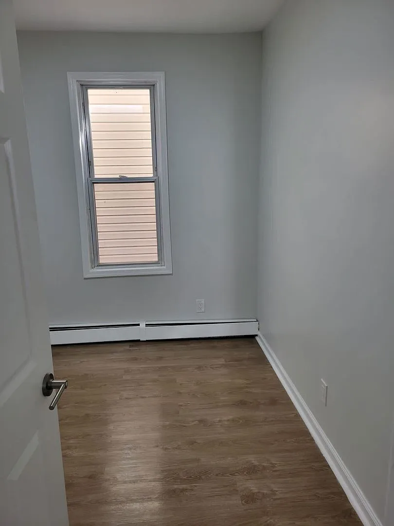102 Evergreen Street — Photo 4