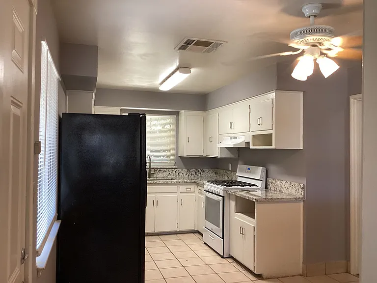 4143 N Warren Ave — Photo 4