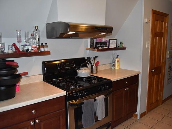 4th image of 3512 W Medill Ave #3