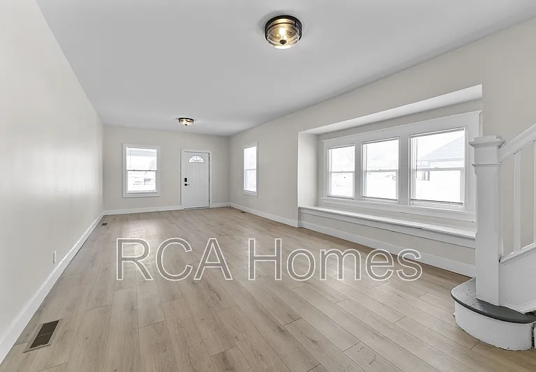 2903 E Michigan St — Photo 6