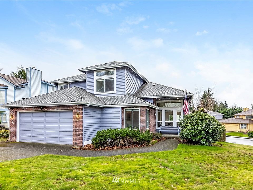 This desirable 2-story home, nestled on a large corner lot, offers a smart floor plan with 3 Bedrooms+Den, 2.75 Baths, and 2,190 sq. ft. 