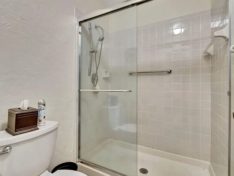 5531 Parkwalk Cir E — Photo 18