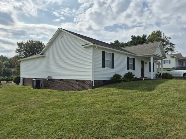 521 Grannys Rd, Pounding Mill, VA 24637