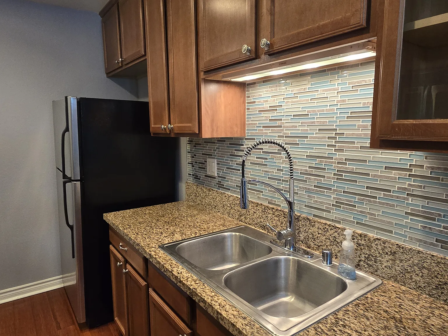 2 bed, 850 sqft, $2,850 — Photo 3