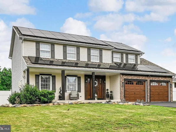 803 Pinewood Dr, Pottsville, PA 17901