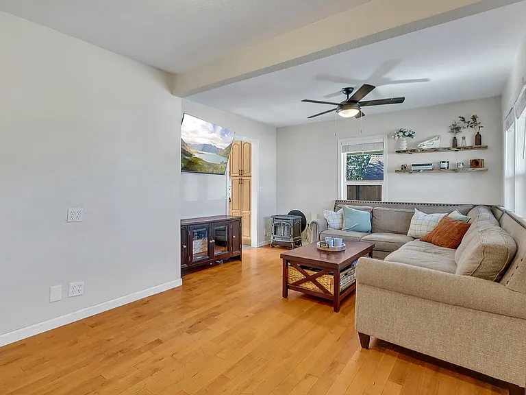 3005 Cinkovich St — Photo 3