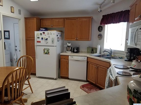 5th image of 1688 Lantana Ave