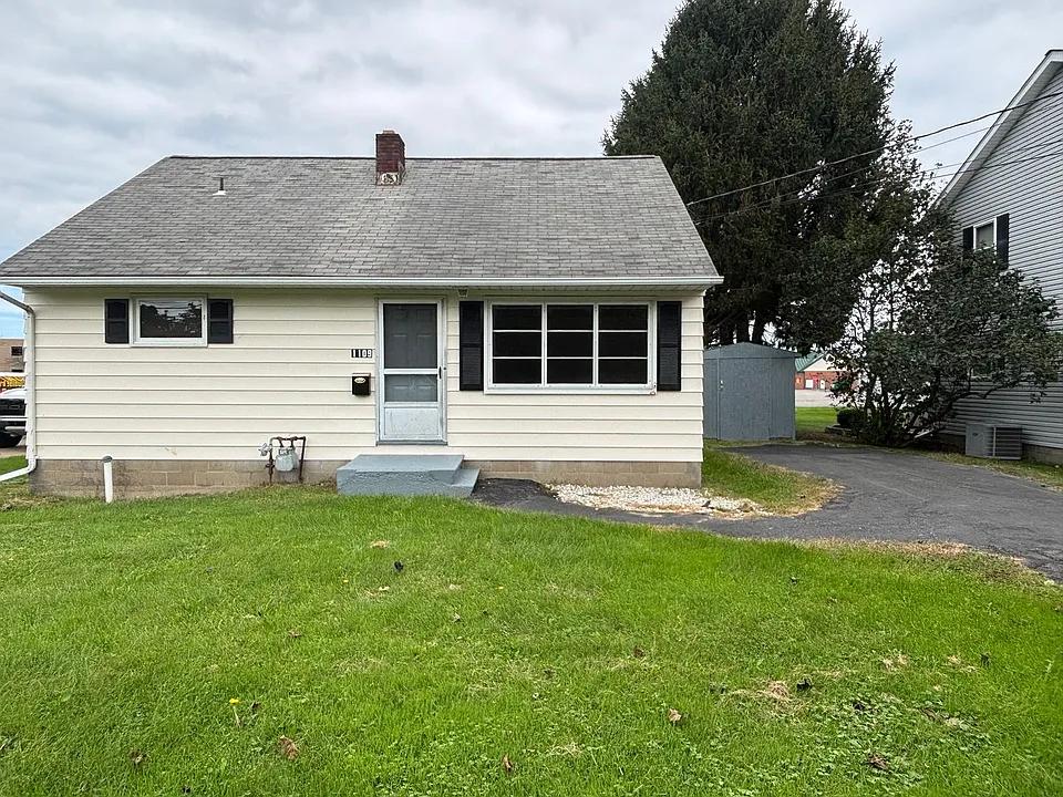 1109 Lake St