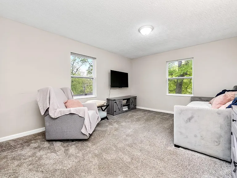 10624 Fallis Rd — Photo 14